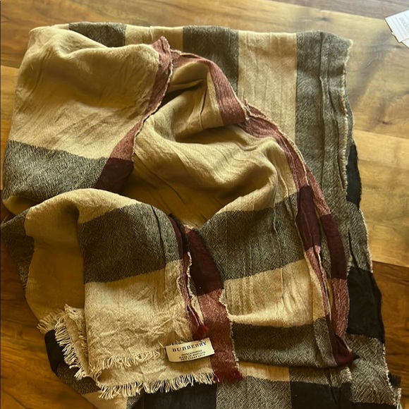 Burberry Beige and Burgundy Plaid Throw Blanket scarf - Picture 1 of 5
